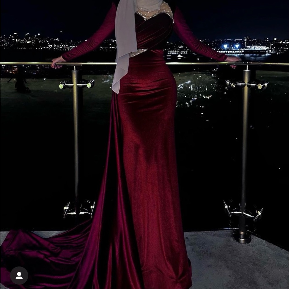 Velvet red dress with side skirt